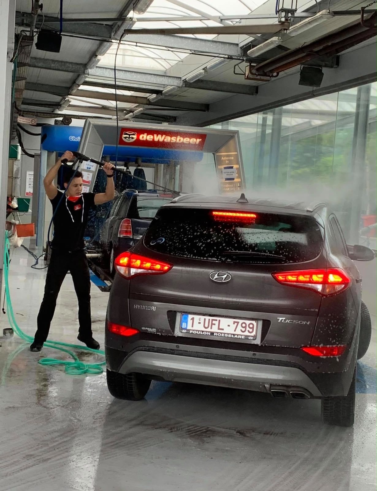 De Wasbeer carwash in Roeselare